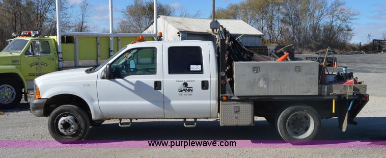 image for item I2913 2000 Ford F450 Super Duty flatbed truck