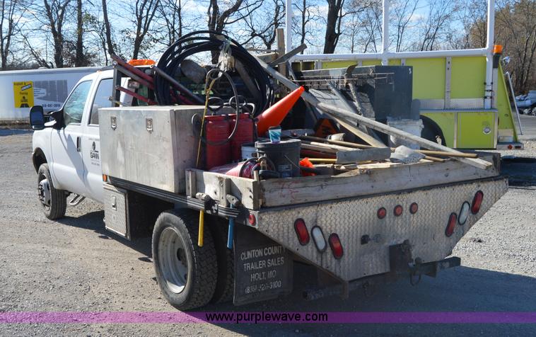 image for item I2913 2000 Ford F450 Super Duty flatbed truck