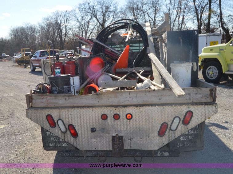 image for item I2913 2000 Ford F450 Super Duty flatbed truck