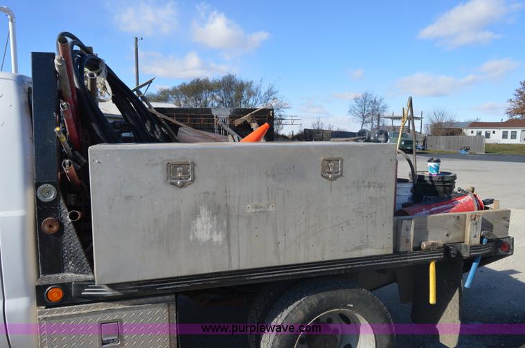 image for item I2913 2000 Ford F450 Super Duty flatbed truck