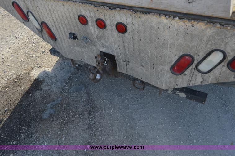 image for item I2913 2000 Ford F450 Super Duty flatbed truck