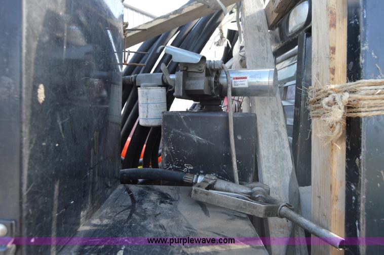 image for item I2913 2000 Ford F450 Super Duty flatbed truck