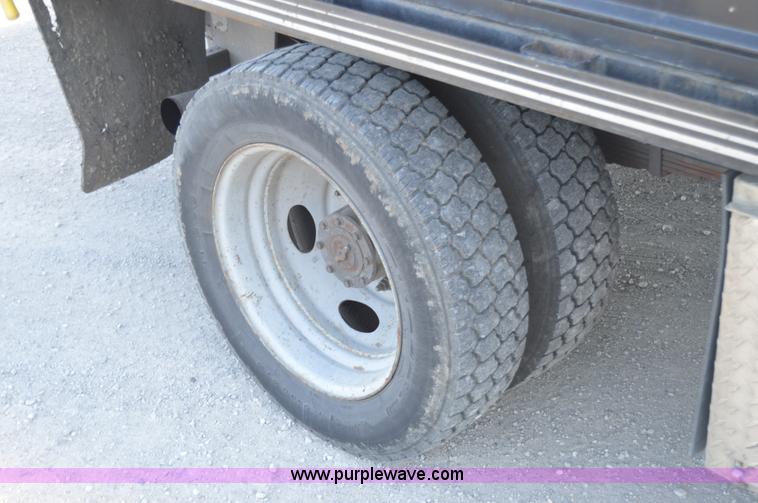 image for item I2913 2000 Ford F450 Super Duty flatbed truck