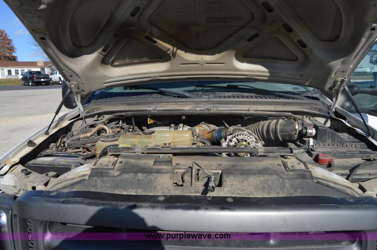 image for item I2913 2000 Ford F450 Super Duty flatbed truck