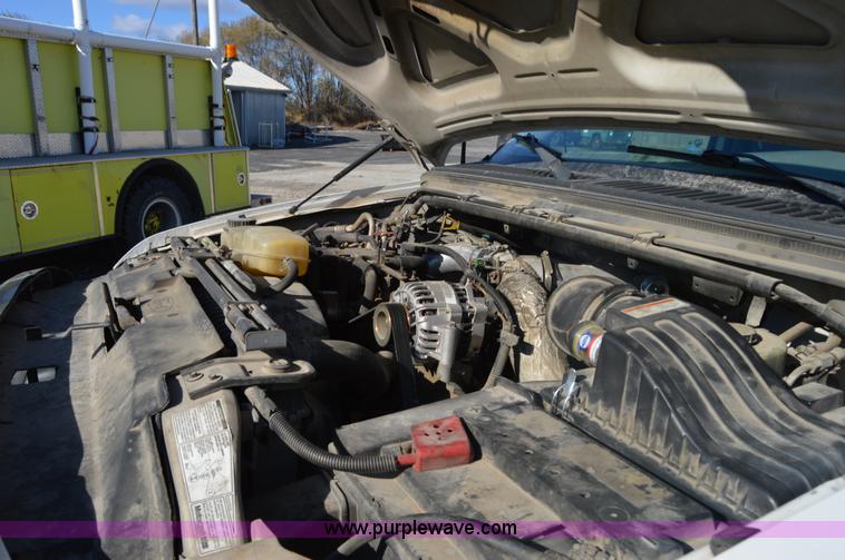 image for item I2913 2000 Ford F450 Super Duty flatbed truck