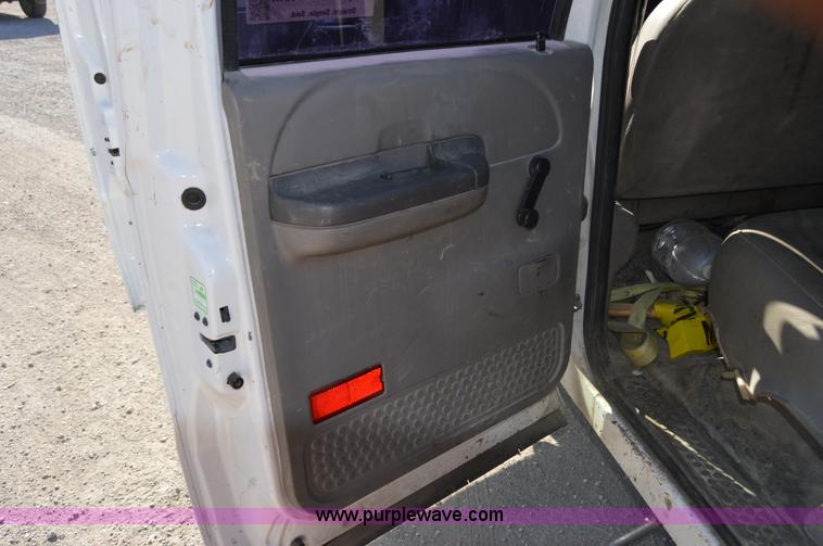 image for item I2913 2000 Ford F450 Super Duty flatbed truck