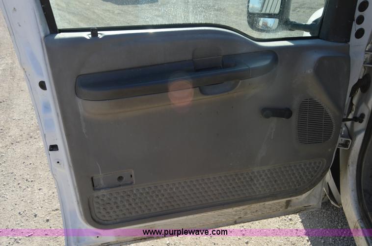 image for item I2913 2000 Ford F450 Super Duty flatbed truck