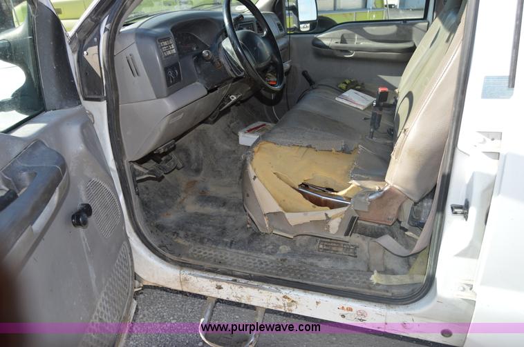 image for item I2913 2000 Ford F450 Super Duty flatbed truck