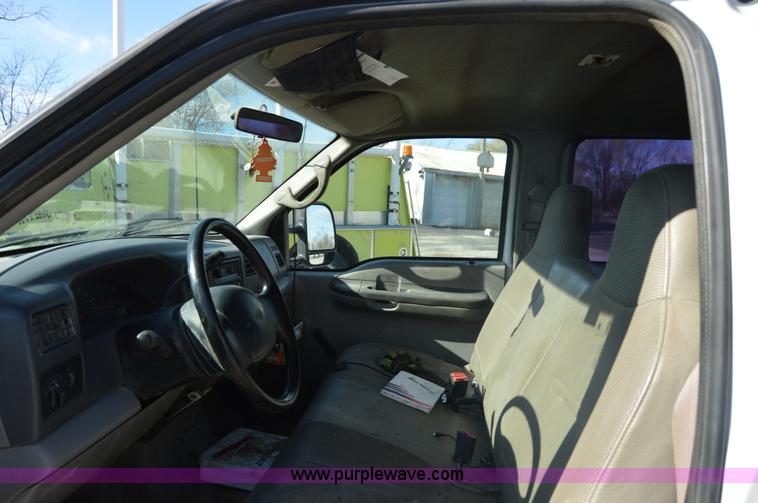 image for item I2913 2000 Ford F450 Super Duty flatbed truck