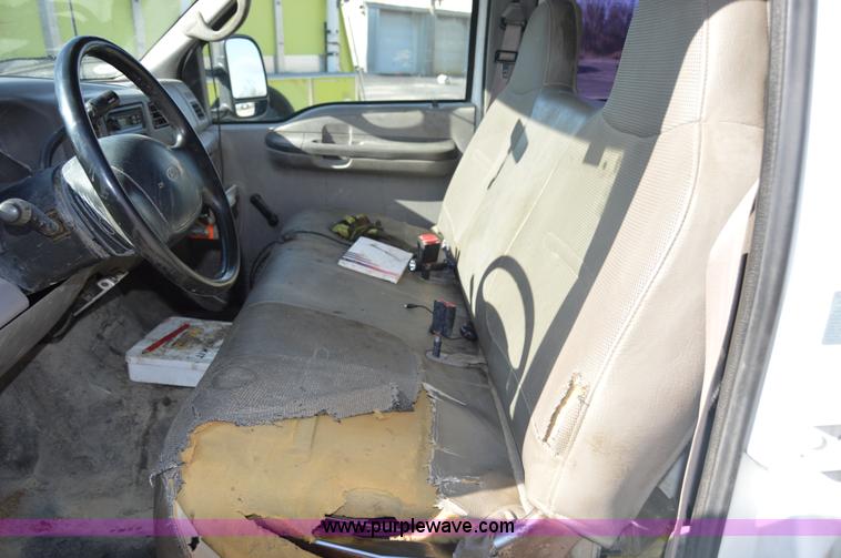 image for item I2913 2000 Ford F450 Super Duty flatbed truck