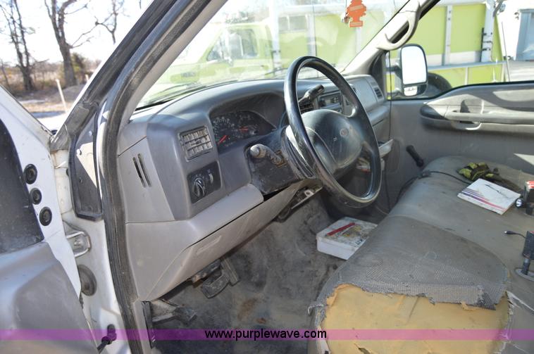 image for item I2913 2000 Ford F450 Super Duty flatbed truck