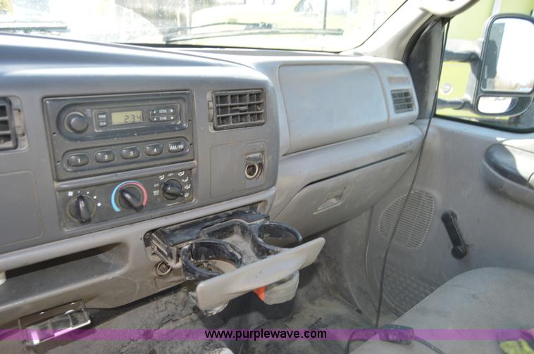 image for item I2913 2000 Ford F450 Super Duty flatbed truck