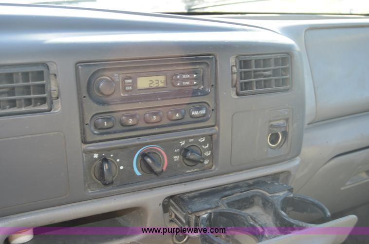 image for item I2913 2000 Ford F450 Super Duty flatbed truck