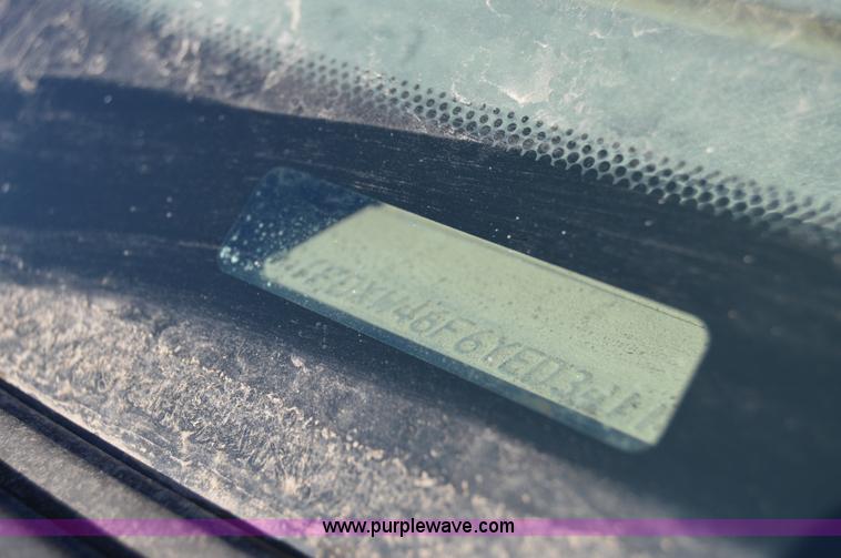 image for item I2913 2000 Ford F450 Super Duty flatbed truck