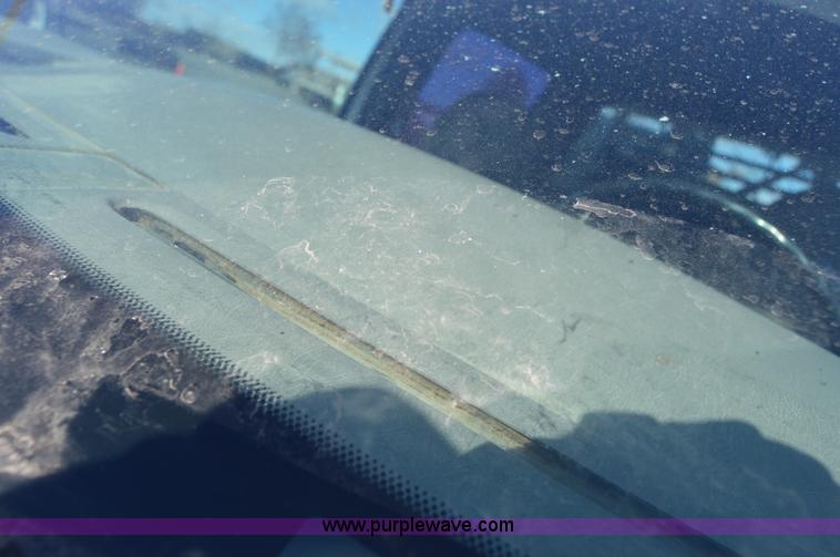 image for item I2913 2000 Ford F450 Super Duty flatbed truck