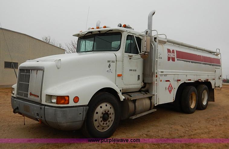 image for item I5207 1991 International 9400 Eagle fuel truck