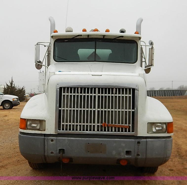 image for item I5207 1991 International 9400 Eagle fuel truck