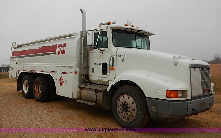 image for item I5207 1991 International 9400 Eagle fuel truck