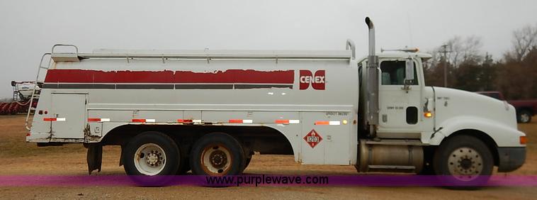image for item I5207 1991 International 9400 Eagle fuel truck
