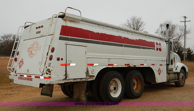 image for item I5207 1991 International 9400 Eagle fuel truck