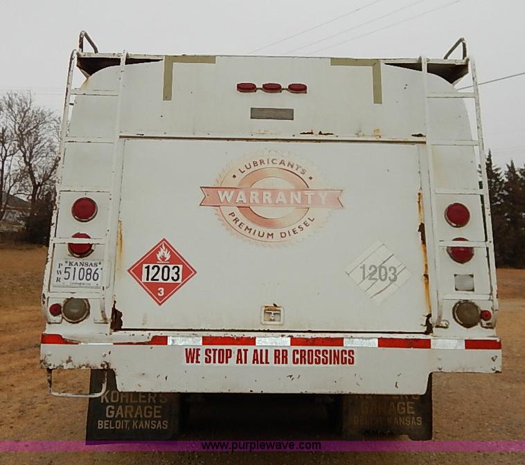 image for item I5207 1991 International 9400 Eagle fuel truck