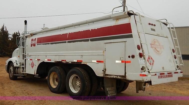 image for item I5207 1991 International 9400 Eagle fuel truck