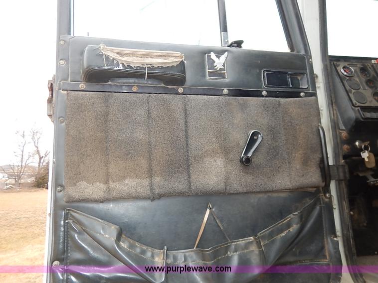 image for item I5207 1991 International 9400 Eagle fuel truck