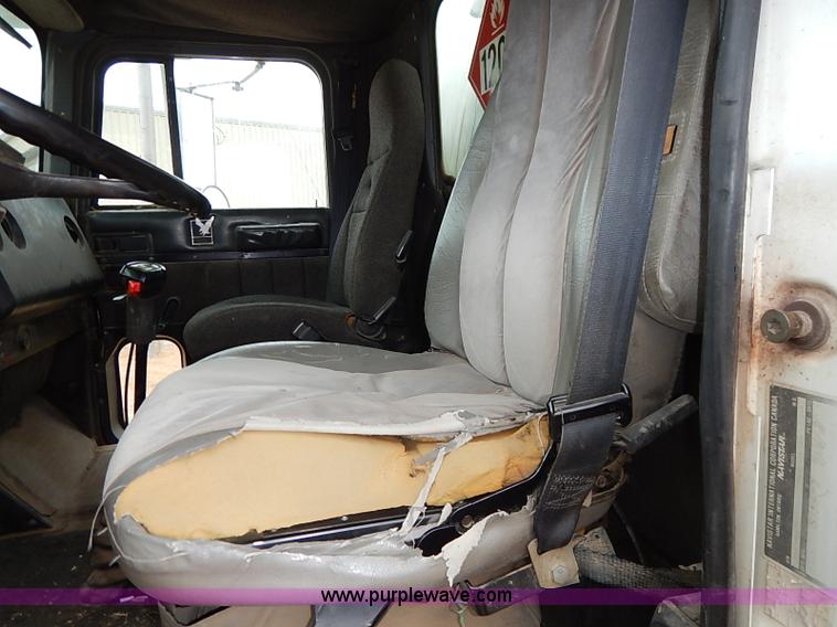 image for item I5207 1991 International 9400 Eagle fuel truck