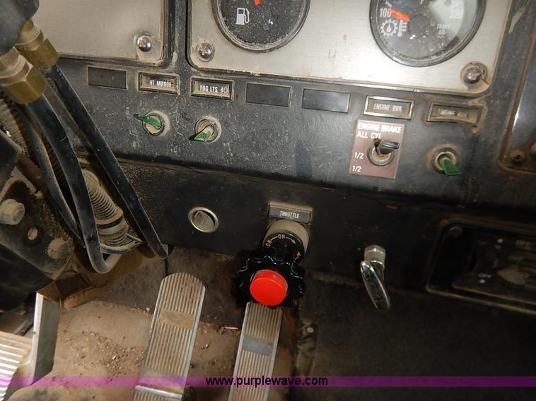 image for item I5207 1991 International 9400 Eagle fuel truck