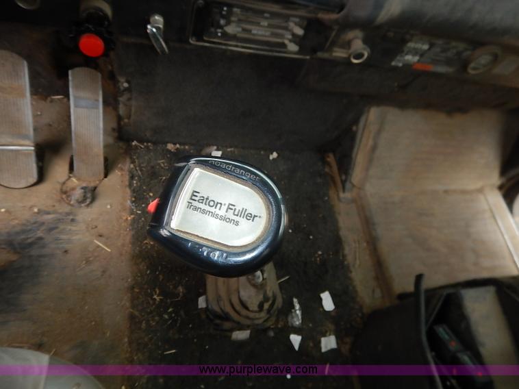 image for item I5207 1991 International 9400 Eagle fuel truck