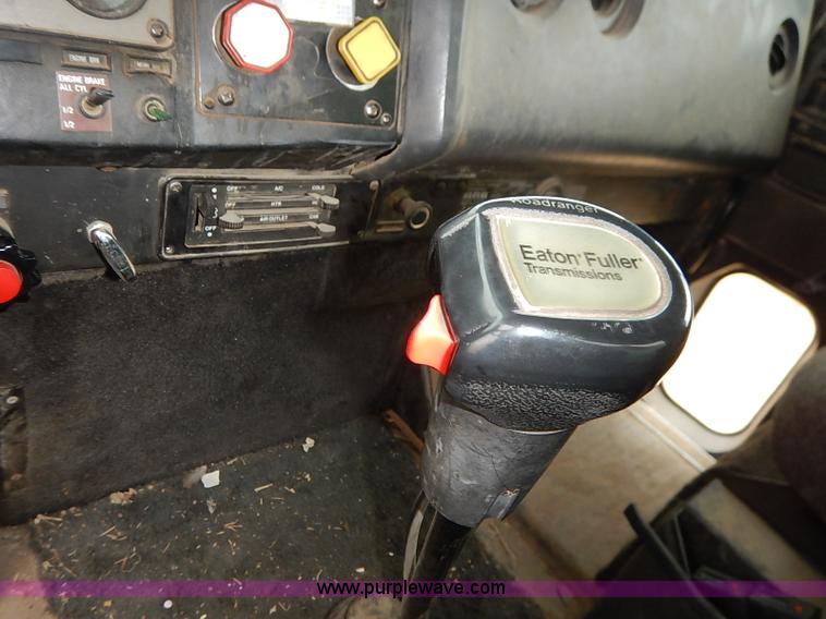 image for item I5207 1991 International 9400 Eagle fuel truck