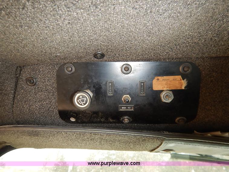 image for item I5207 1991 International 9400 Eagle fuel truck