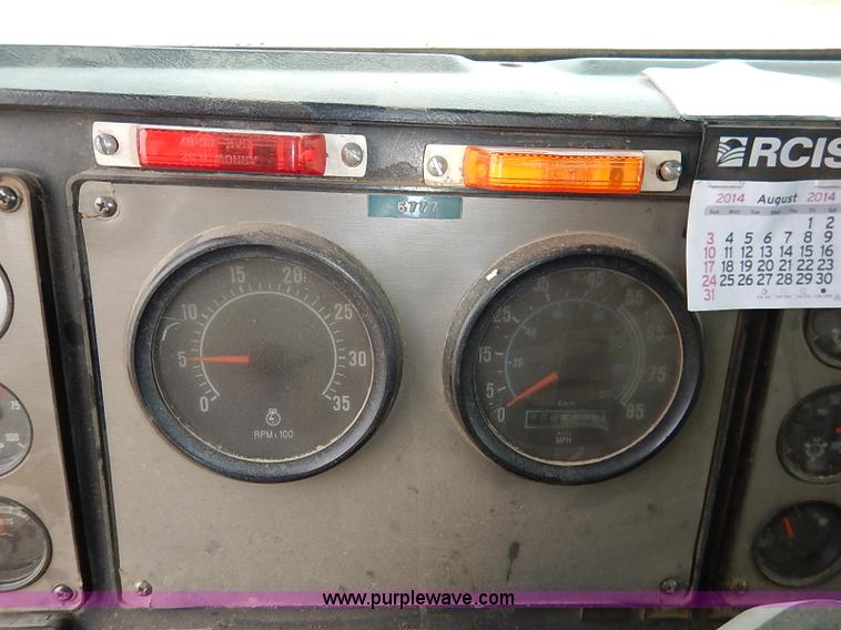 image for item I5207 1991 International 9400 Eagle fuel truck