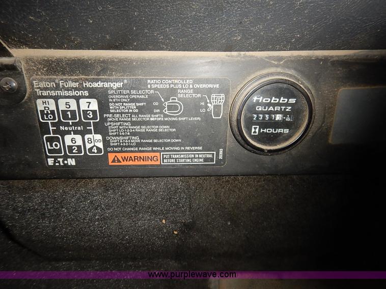 image for item I5207 1991 International 9400 Eagle fuel truck