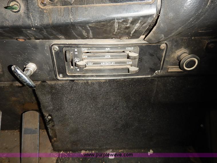 image for item I5207 1991 International 9400 Eagle fuel truck