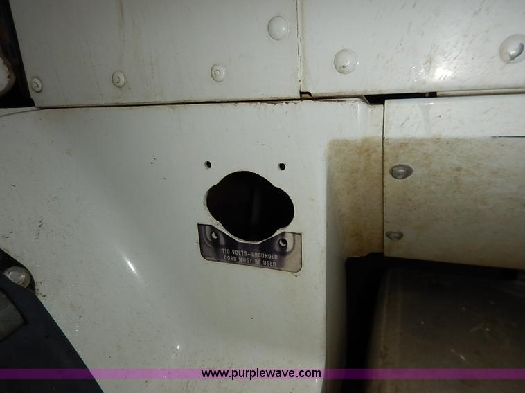 image for item I5207 1991 International 9400 Eagle fuel truck