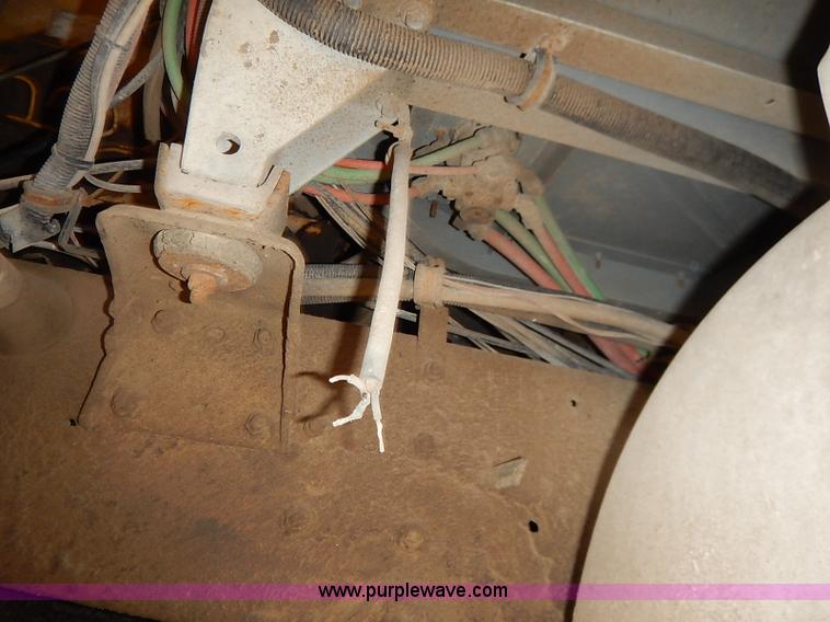 image for item I5207 1991 International 9400 Eagle fuel truck