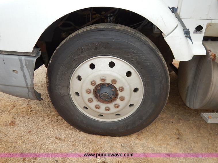 image for item I5207 1991 International 9400 Eagle fuel truck