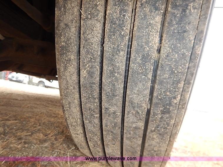 image for item I5207 1991 International 9400 Eagle fuel truck