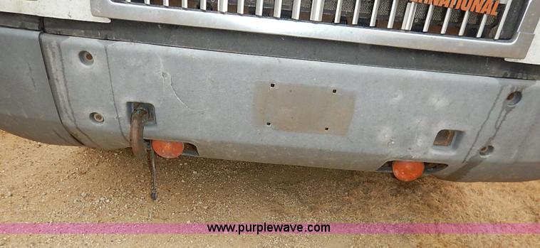 image for item I5207 1991 International 9400 Eagle fuel truck