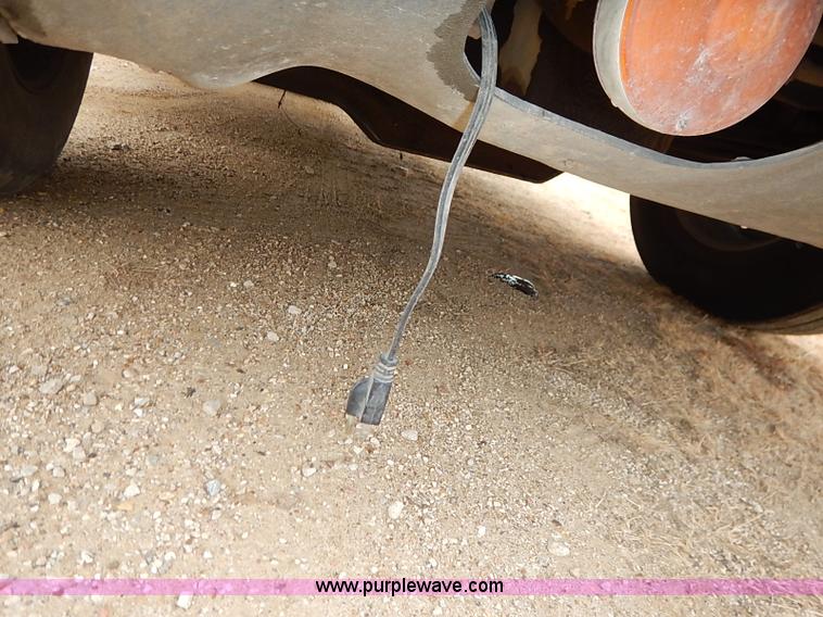 image for item I5207 1991 International 9400 Eagle fuel truck