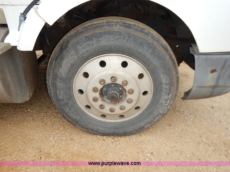 image for item I5207 1991 International 9400 Eagle fuel truck