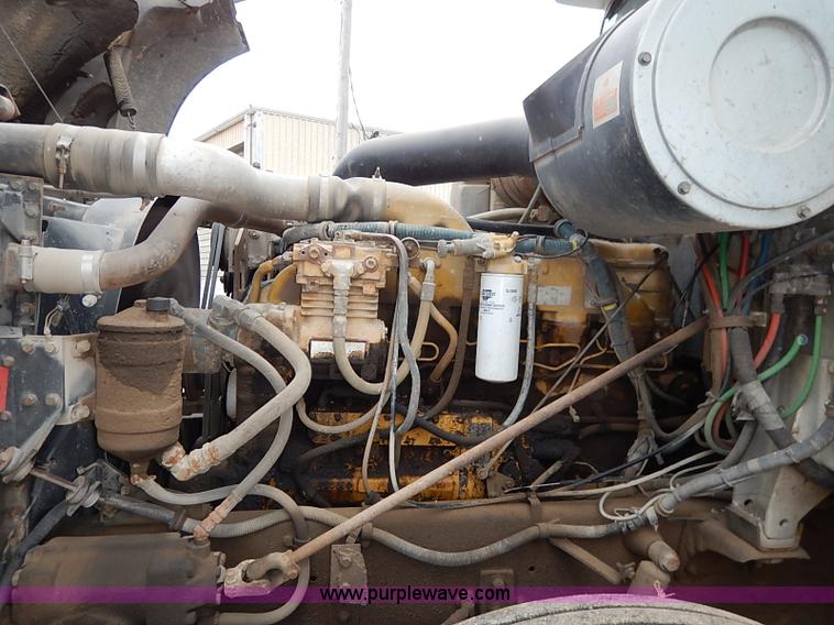 image for item I5207 1991 International 9400 Eagle fuel truck