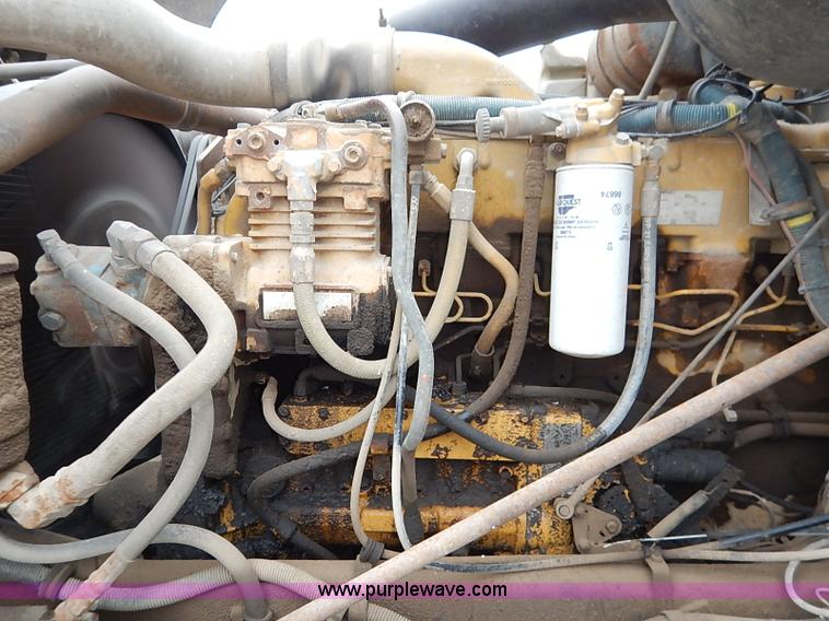 image for item I5207 1991 International 9400 Eagle fuel truck