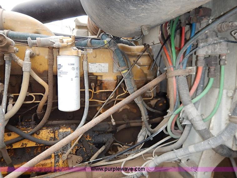 image for item I5207 1991 International 9400 Eagle fuel truck