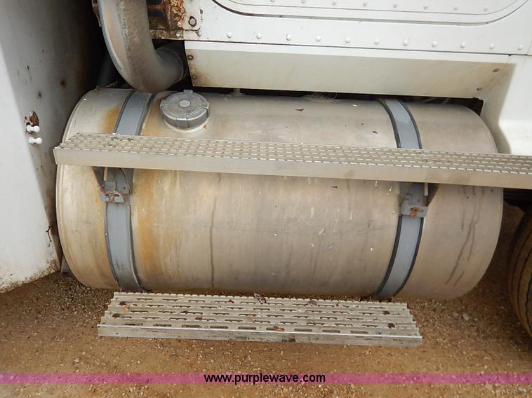 image for item I5207 1991 International 9400 Eagle fuel truck