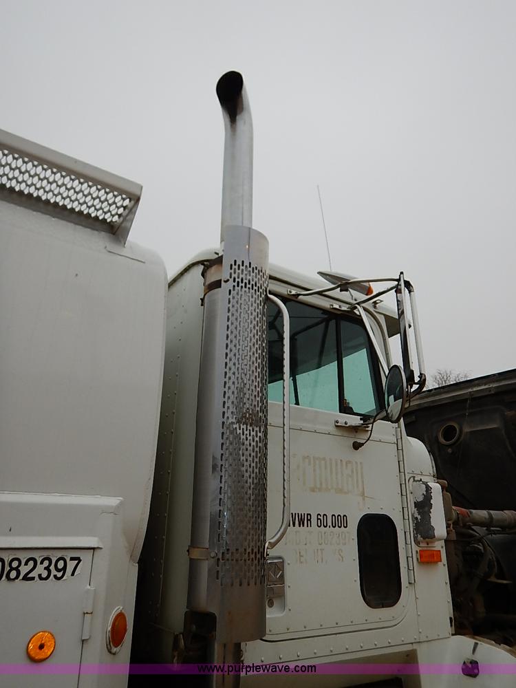 image for item I5207 1991 International 9400 Eagle fuel truck