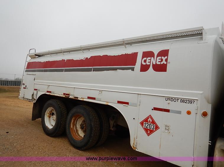 image for item I5207 1991 International 9400 Eagle fuel truck