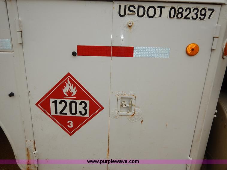 image for item I5207 1991 International 9400 Eagle fuel truck