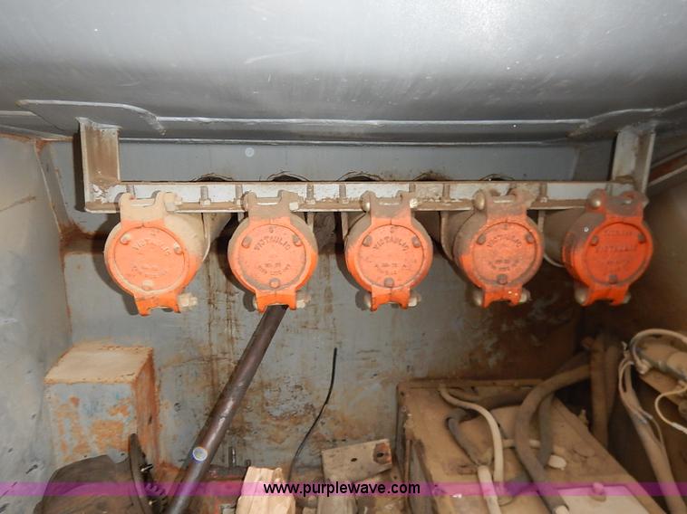 image for item I5207 1991 International 9400 Eagle fuel truck